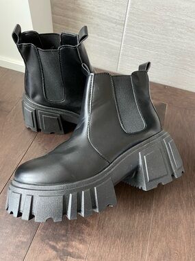 Black Faux Leather Platform Boots NWOT Women’s Size 37 or 6.5